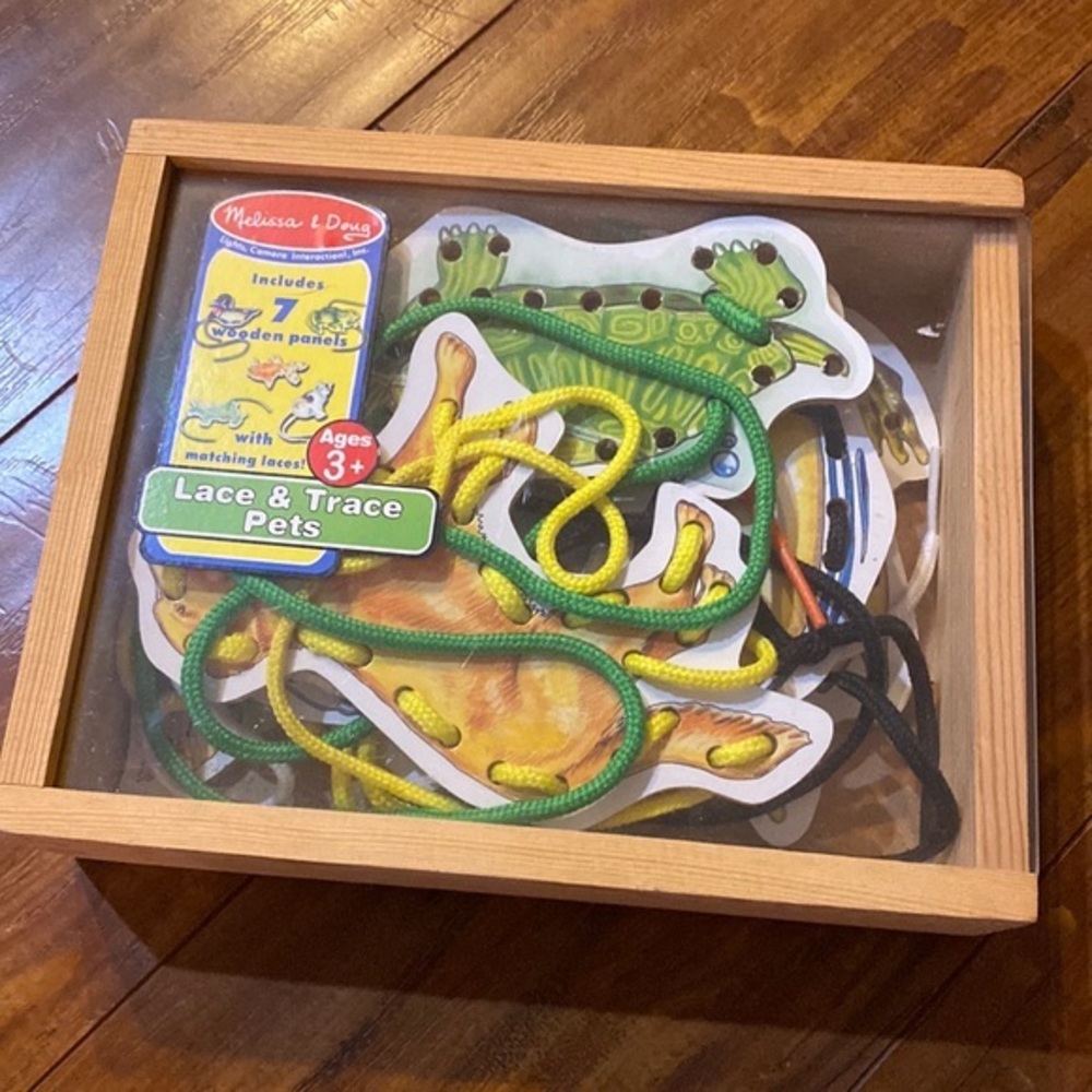 Melissa & Doug Lace & Trace Pets #535 7 Wooden Animals Montessori